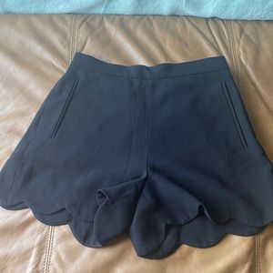 WILFRED SHORTS SIZE 4